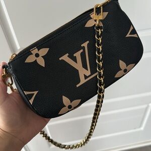 AUTHENTIC LV Multi Pochette Accessoires